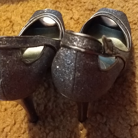 Shoes - Picture 2 of 3